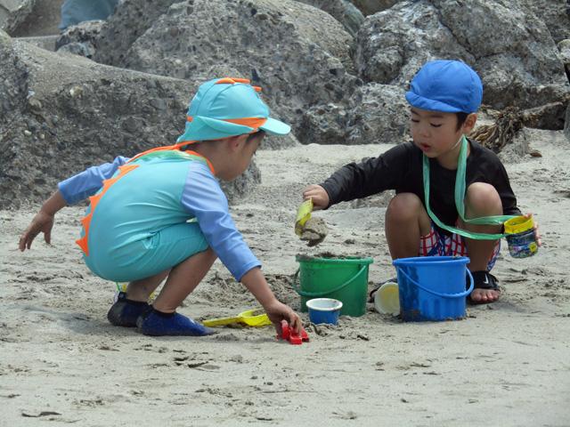 「ねえねえ、お水も入れようよ~」