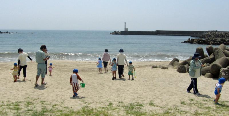 砂浜って歩きにくいんだね…