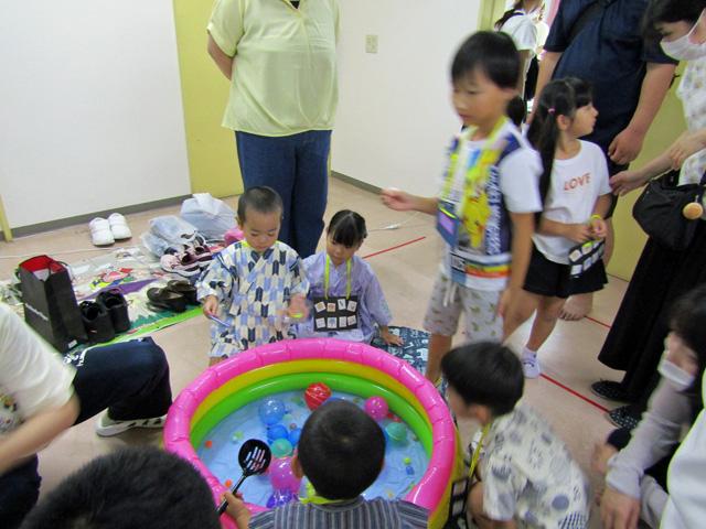 ヨーヨーとスーパーボールどっちにしようかな…