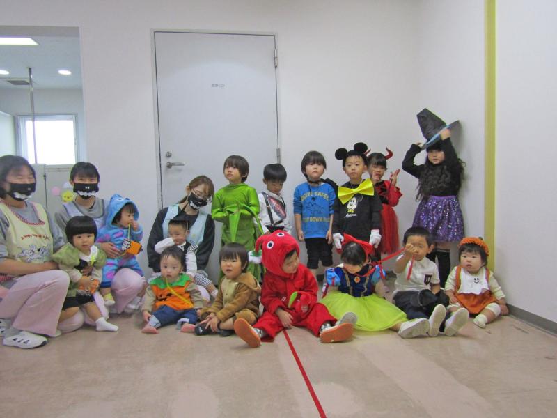 病棟内をたくさん歩いて、今年もたくさんお菓子もらいました。