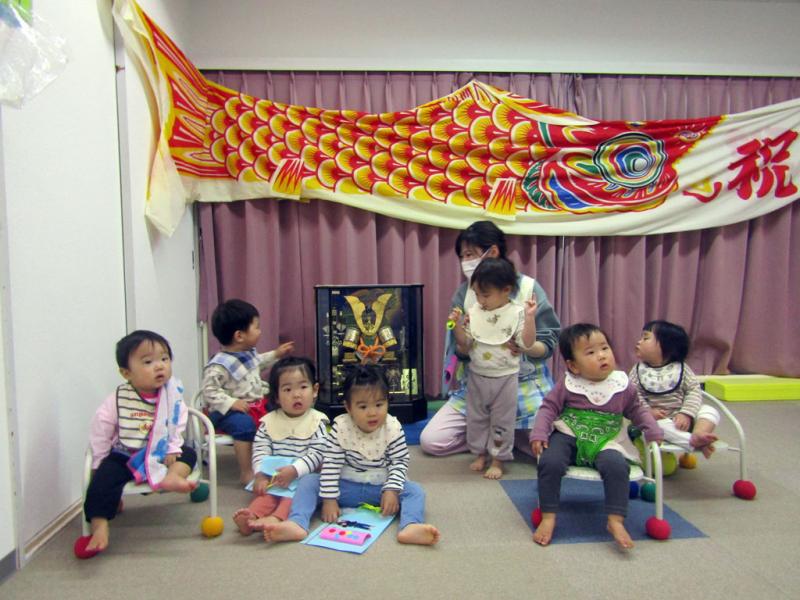 「子どもの日ってな～に？」最近はこいのぼりを目にすることも少なくなりましたよね…それぞれ作ったこいのぼりを紹介しました。